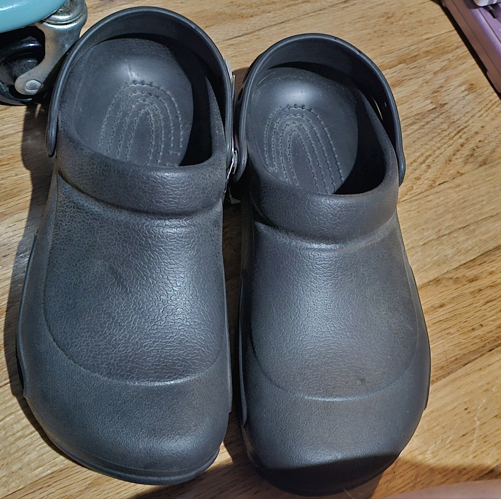 Non slip crocs